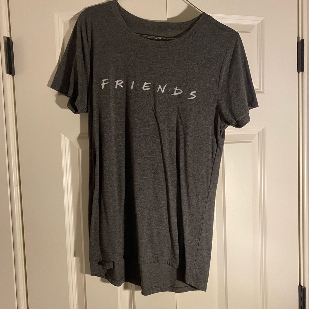 basic friends tee